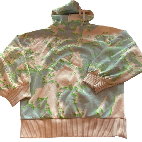 Making the cut brand. Sweatshirt with a hood. Size small. - Picture 7 of 7